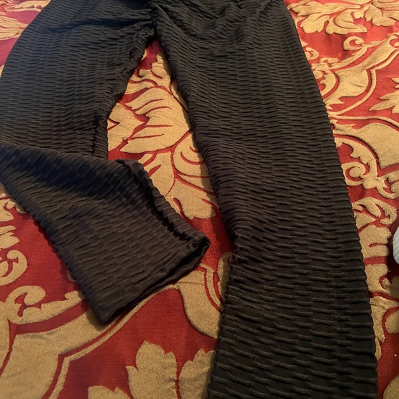 Black Link Magazine Apparel. Tight fitting on bottom. Excellent condition - Picture 3 of 3